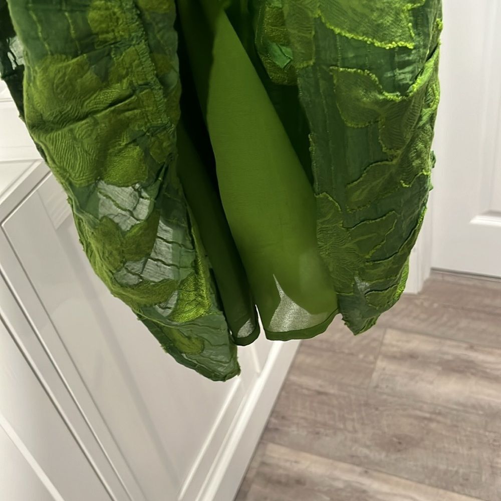 ANTHROPOLOGIE (Maeve) Savannah Peplum Textured Floral Blouse, Green, Size 4 - Picture 11 of 11